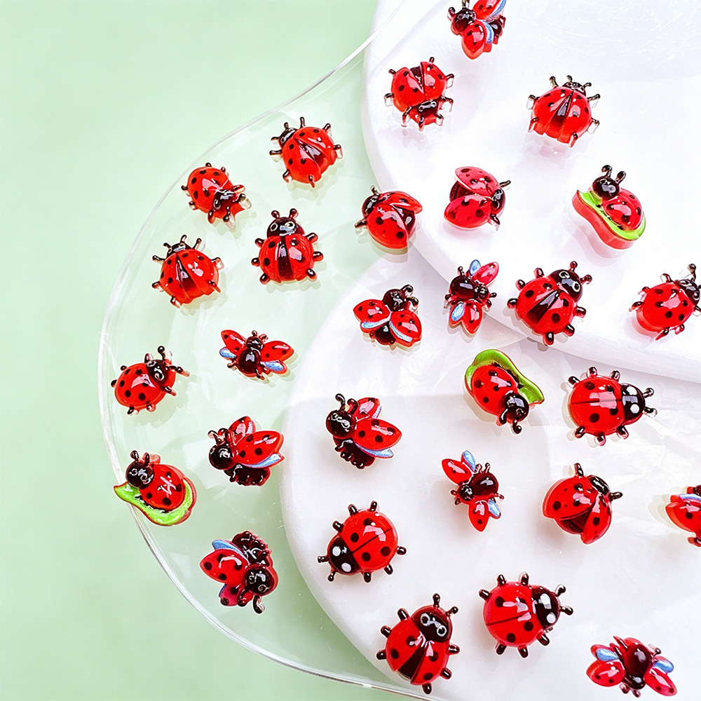 50 Piezas de Adornos de Uñas 3 - Art Craft Ladybug reseña y precio